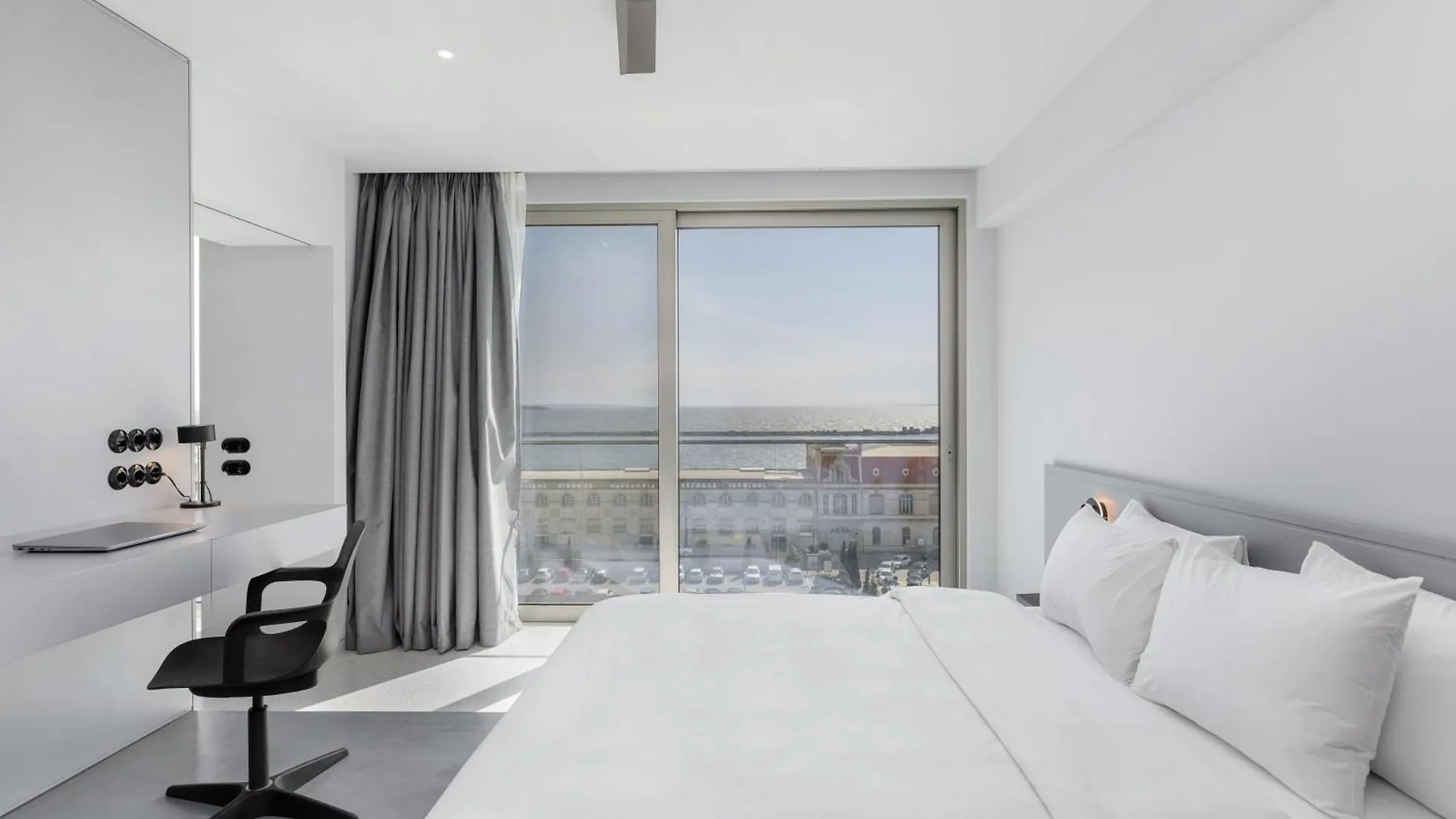 Nero Luxury Suites By Zennova Salonicco